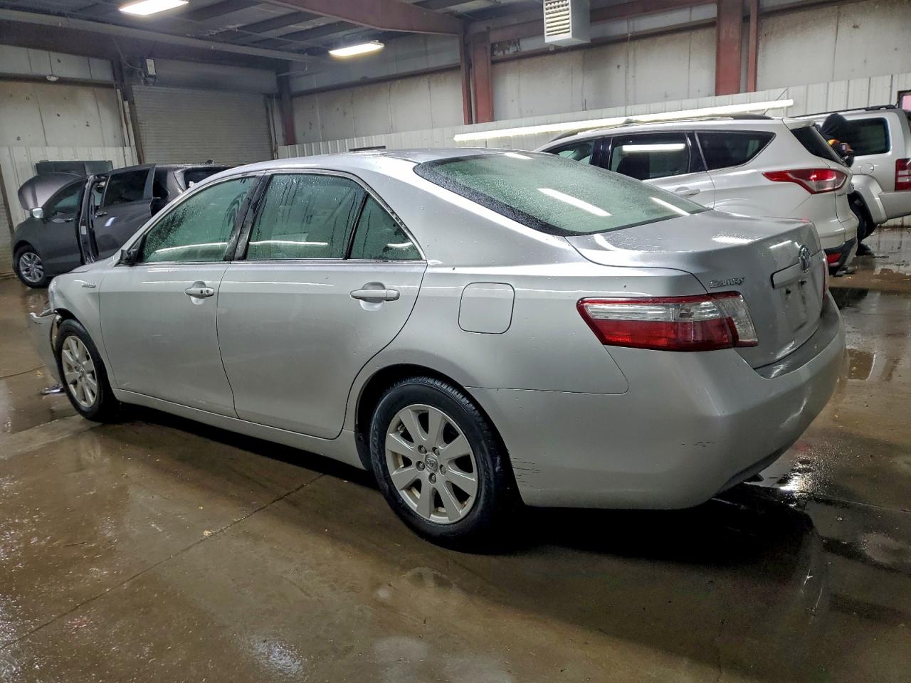 Toyota Camry Hybrid Image 2
