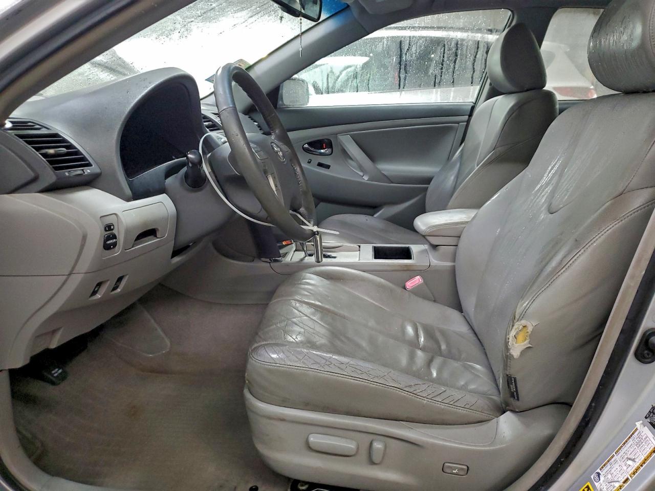 Toyota Camry Hybrid Image 10