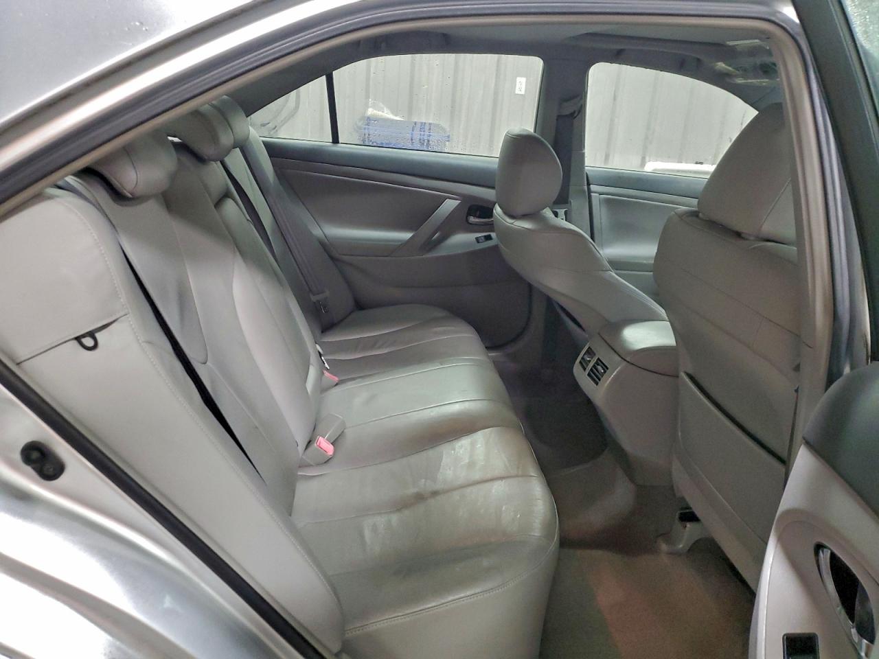 Toyota Camry Hybrid Image 8