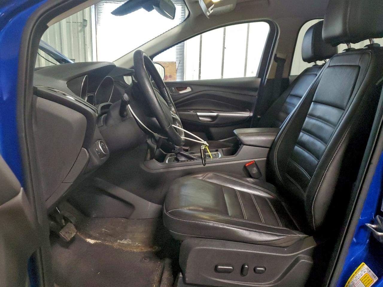 Ford Escape Titanium Image 2