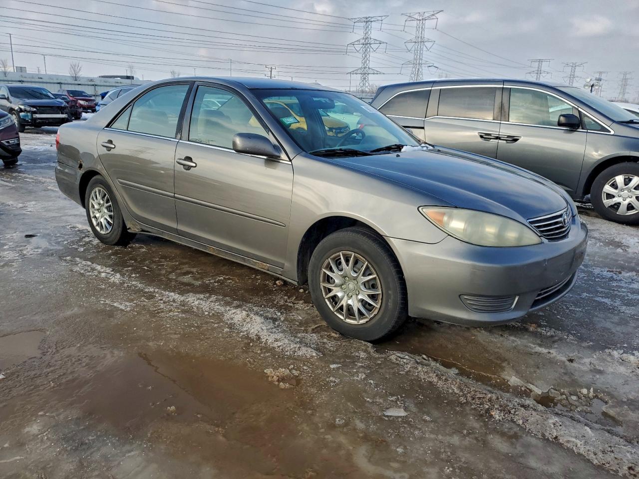 Toyota Camry Le Image 8