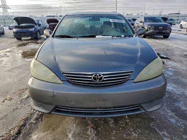 Toyota Camry Le Image 7