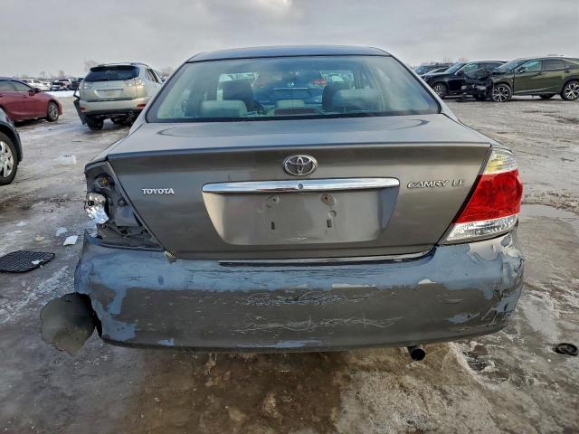 Toyota Camry Le Image 5