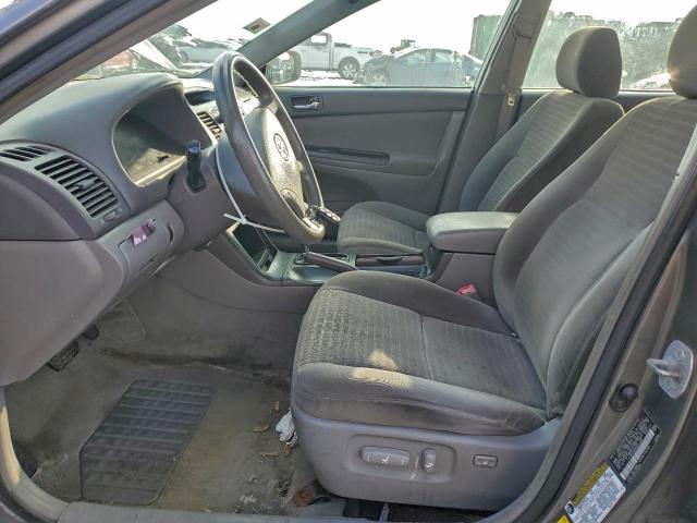 Toyota Camry Le Image 11