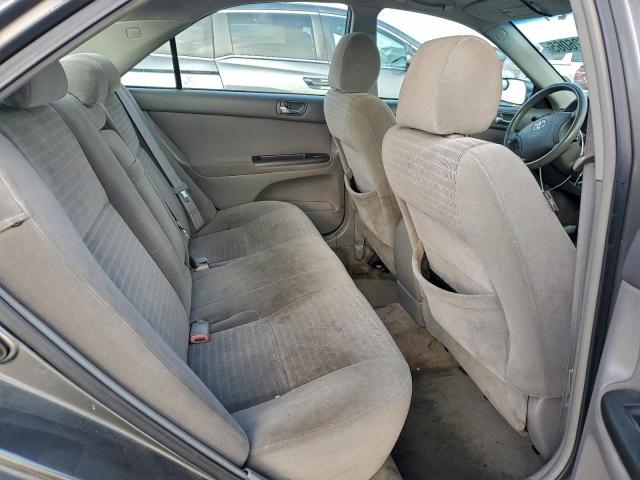 Toyota Camry Le Image 12