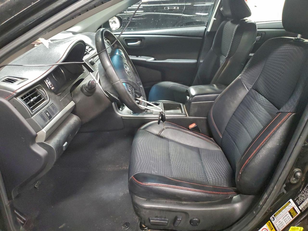 Toyota Camry Le Image 8