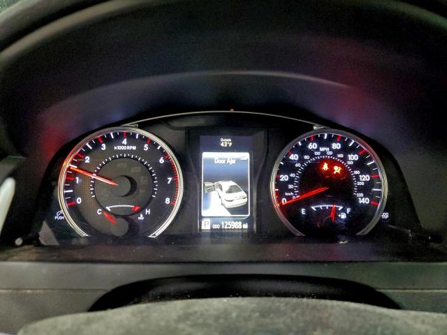 Toyota Camry Le Image 6