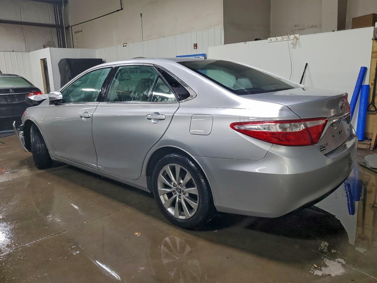 Toyota Camry Le Image 3