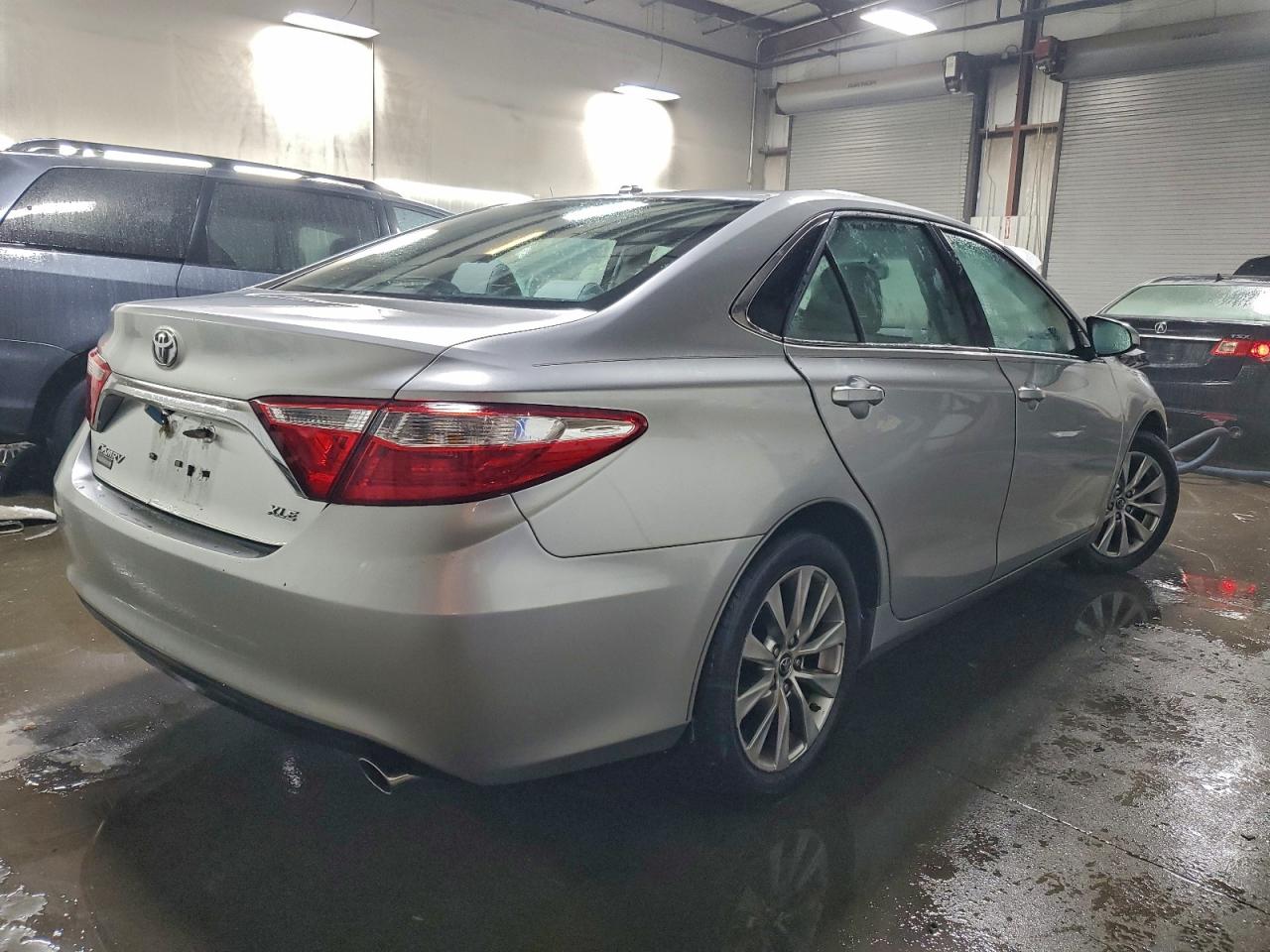 Toyota Camry Le Image 2