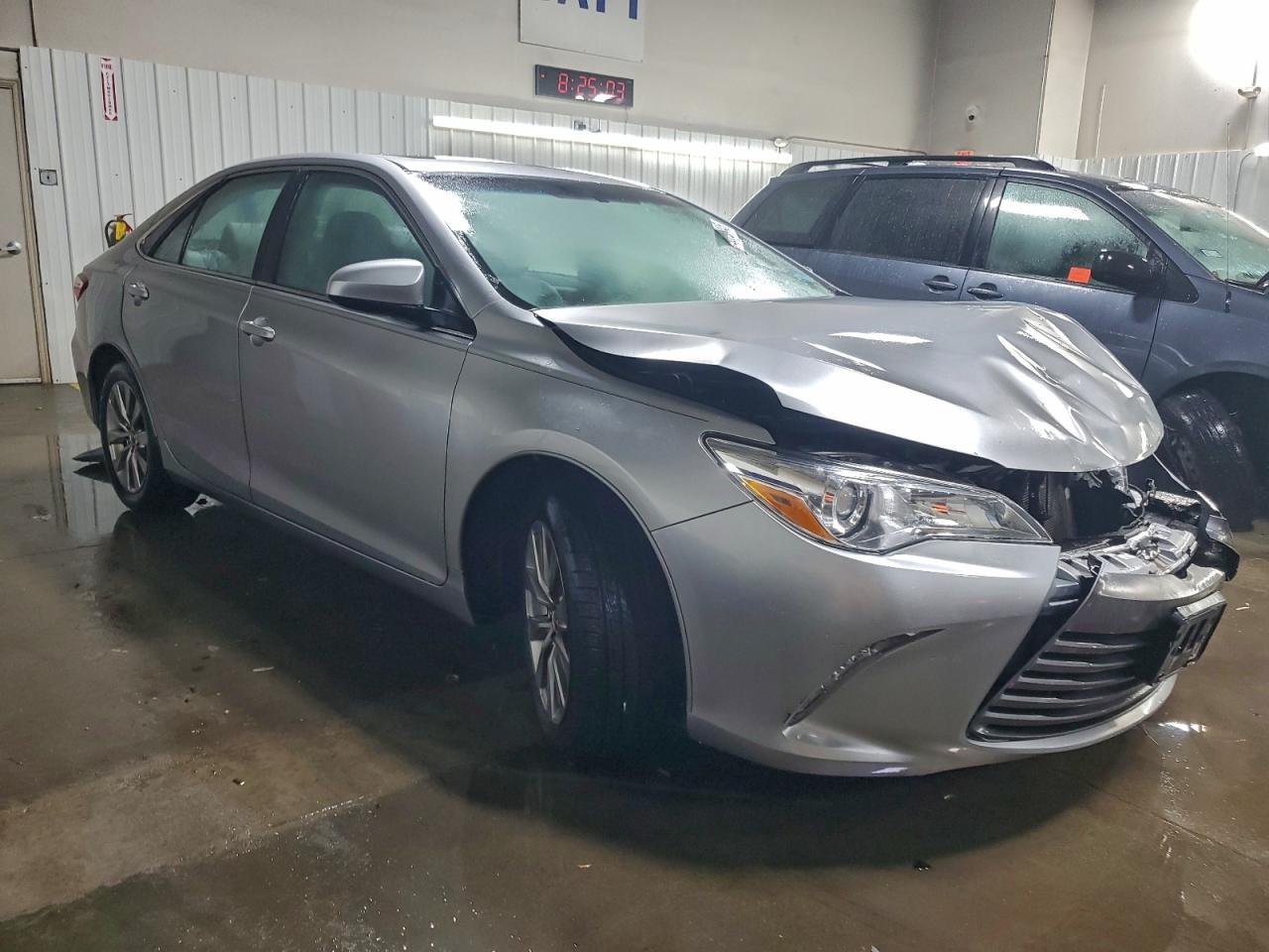 Toyota Camry Le Image 6