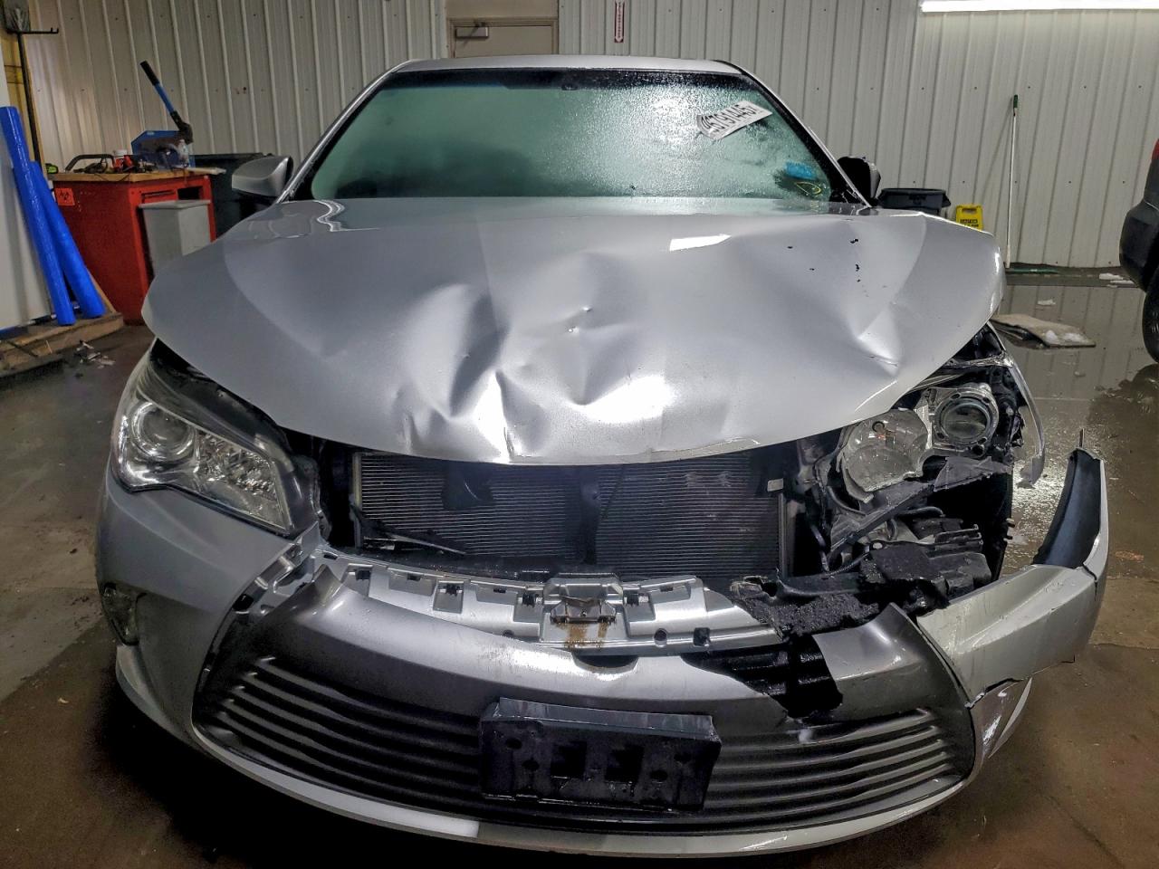 Toyota Camry Le Image 8