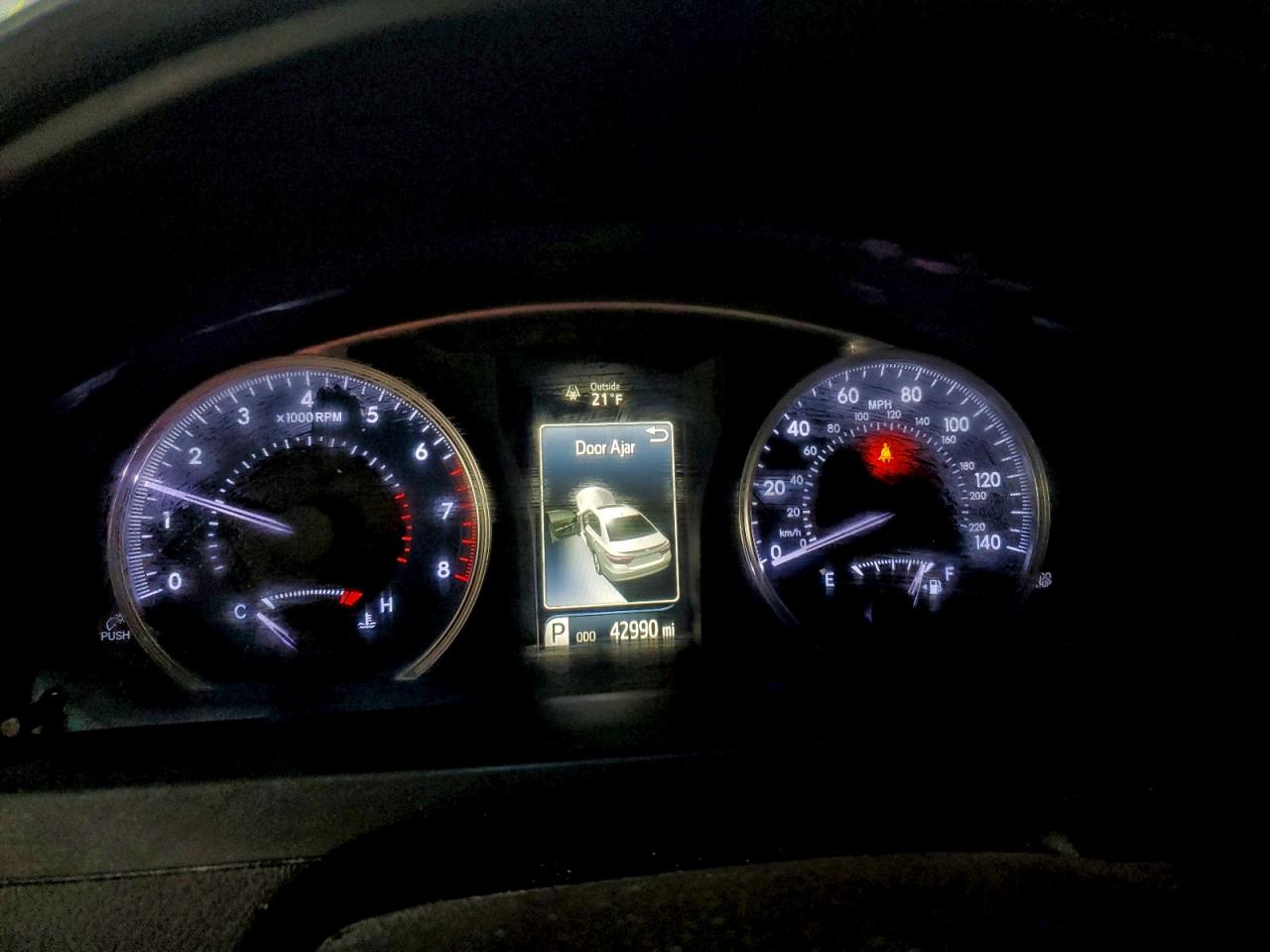 Toyota Camry Le Image 4