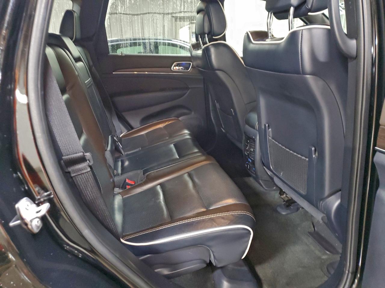 Jeep Grand Cherokee Overland Image 4