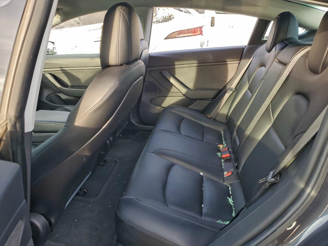 Tesla Model 3 Image 9