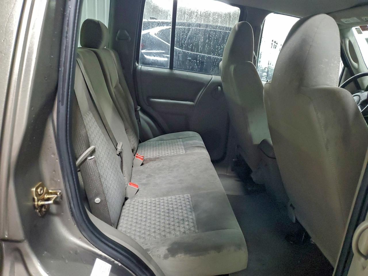 Jeep Liberty Sport Image 12