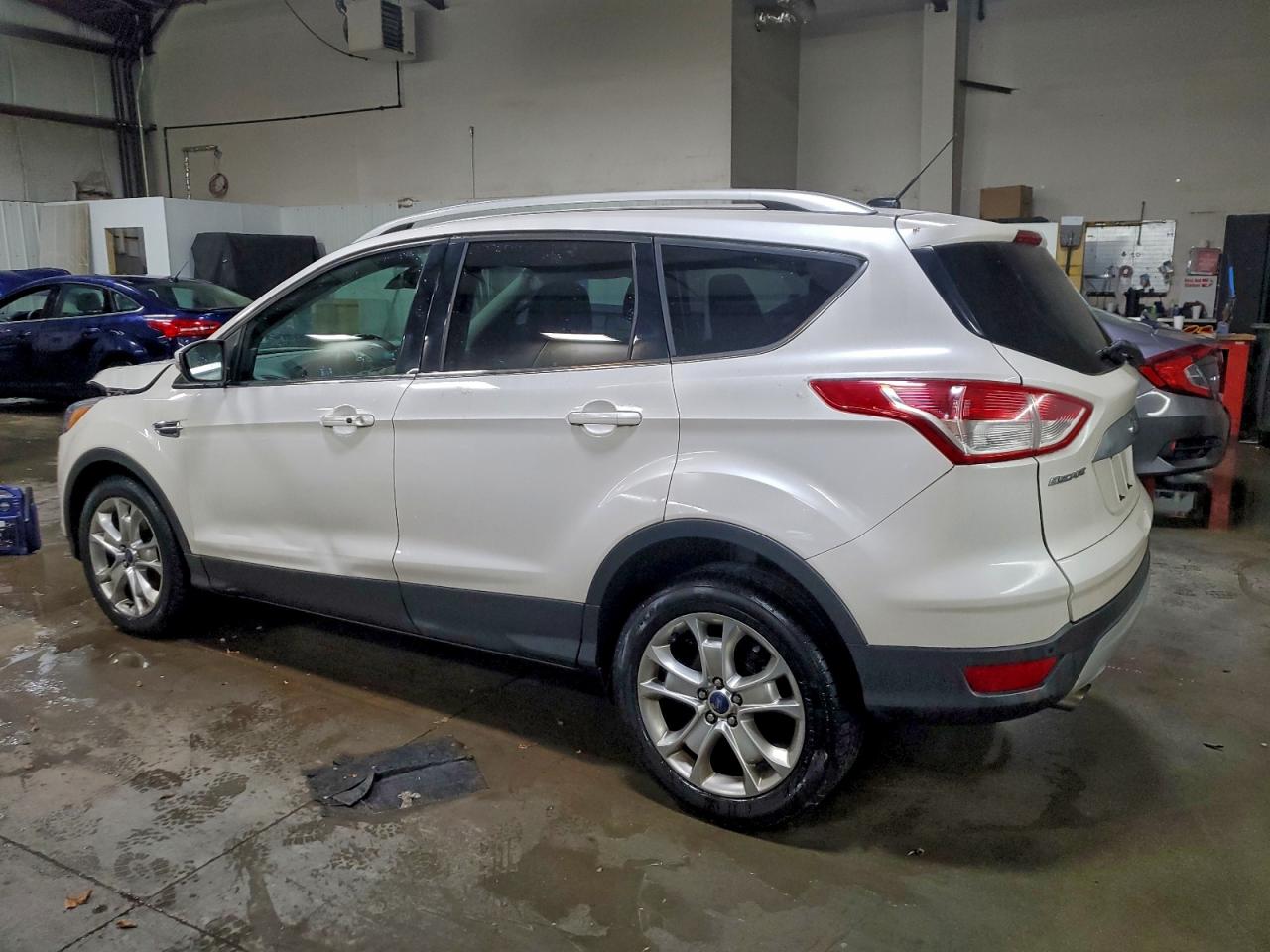 Ford Escape Titanium Image 4