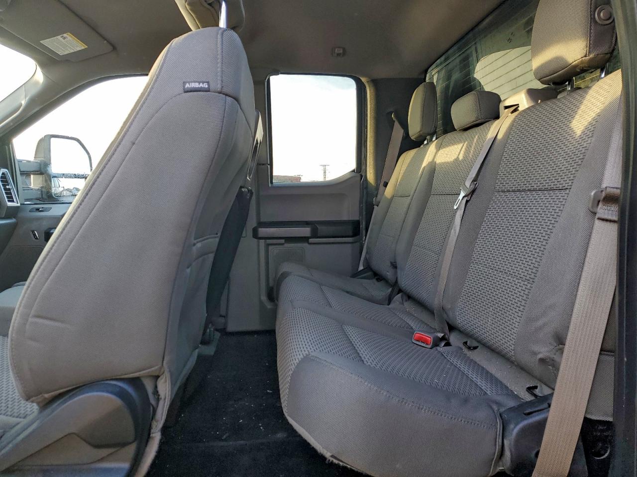 Ford F-150 Super Cab Image 9