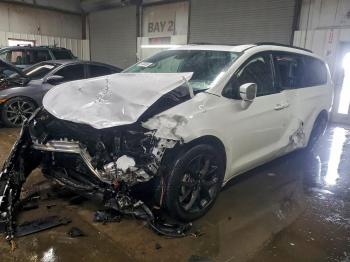  Salvage Chrysler Pacifica