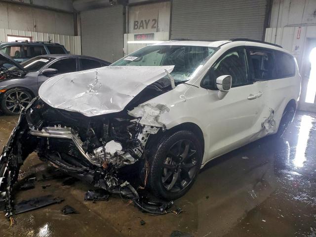  Salvage Chrysler Pacifica