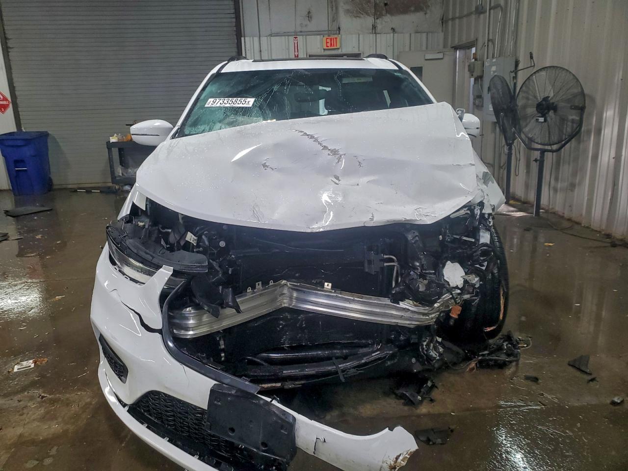 Chrysler Pacifica Limited Image 4