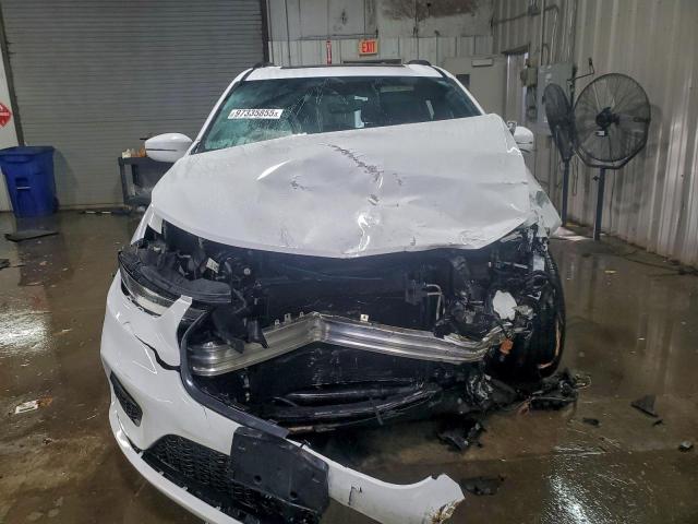 Chrysler Pacifica Limited Image 4