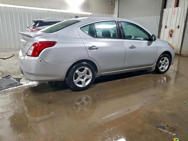 Nissan Versa S Image 3