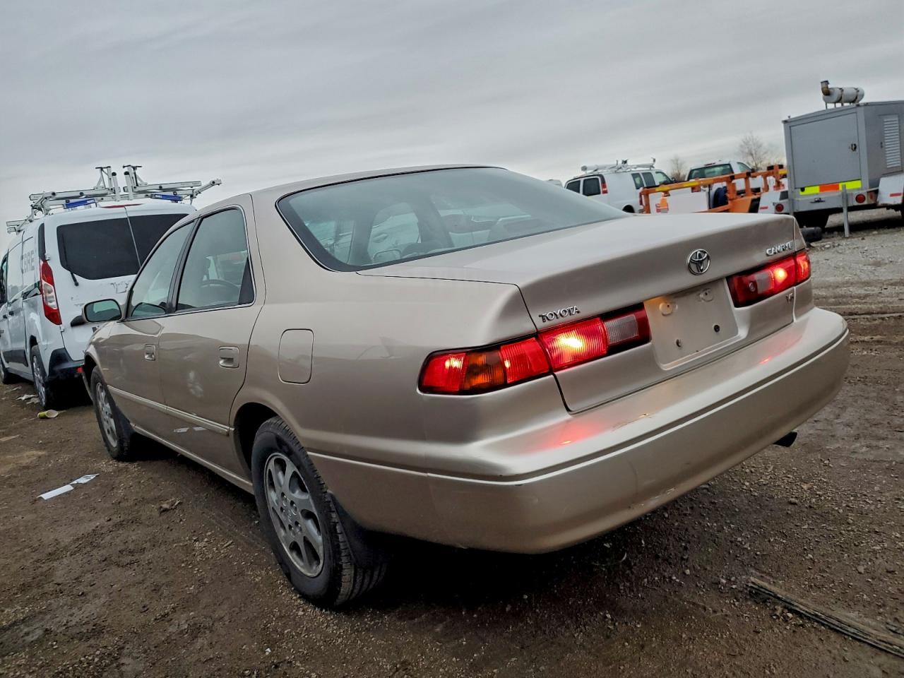 Toyota Camry Le Image 2