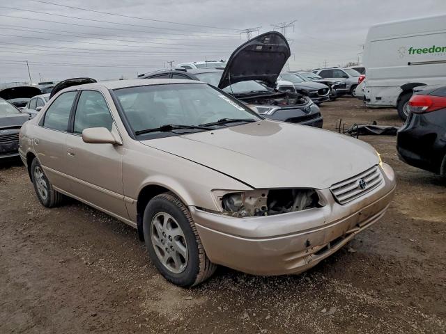 Toyota Camry Le Image 7