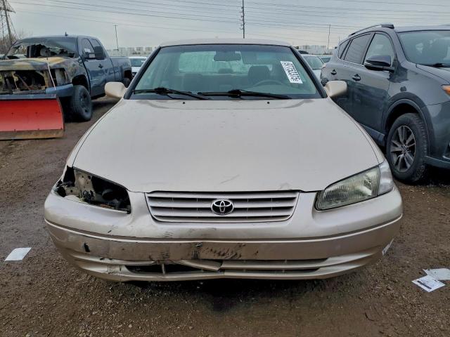 Toyota Camry Le Image 3