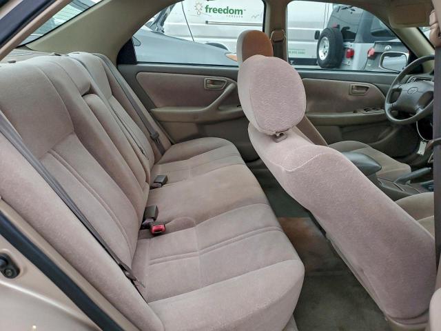 Toyota Camry Le Image 12