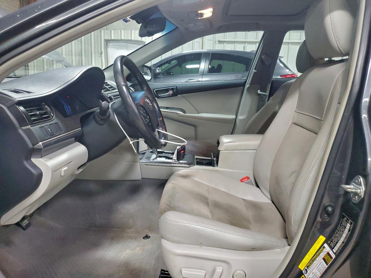 Toyota Camry Hybrid Image 10