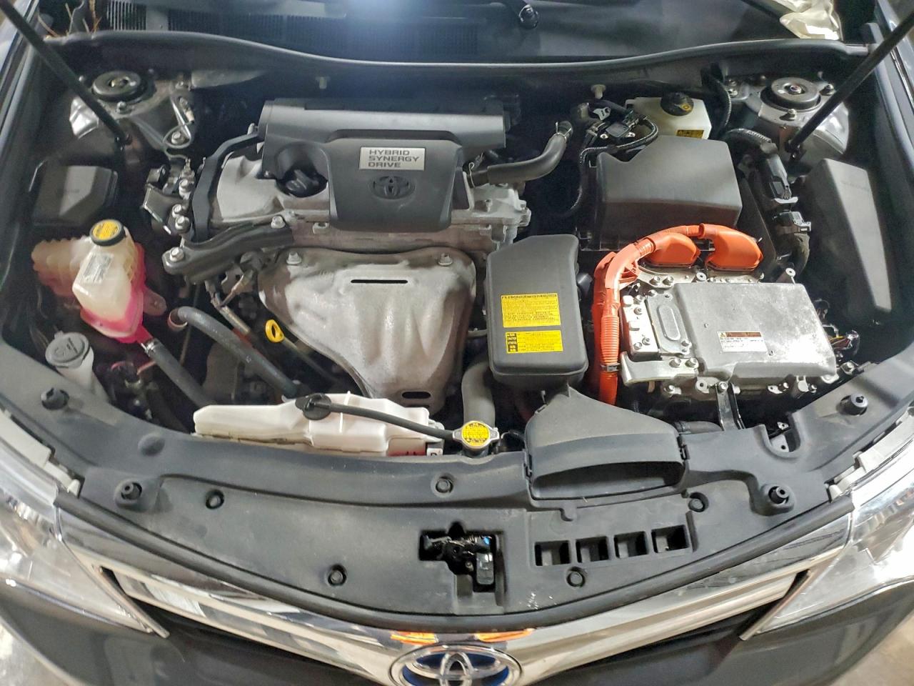 Toyota Camry Hybrid Image 2