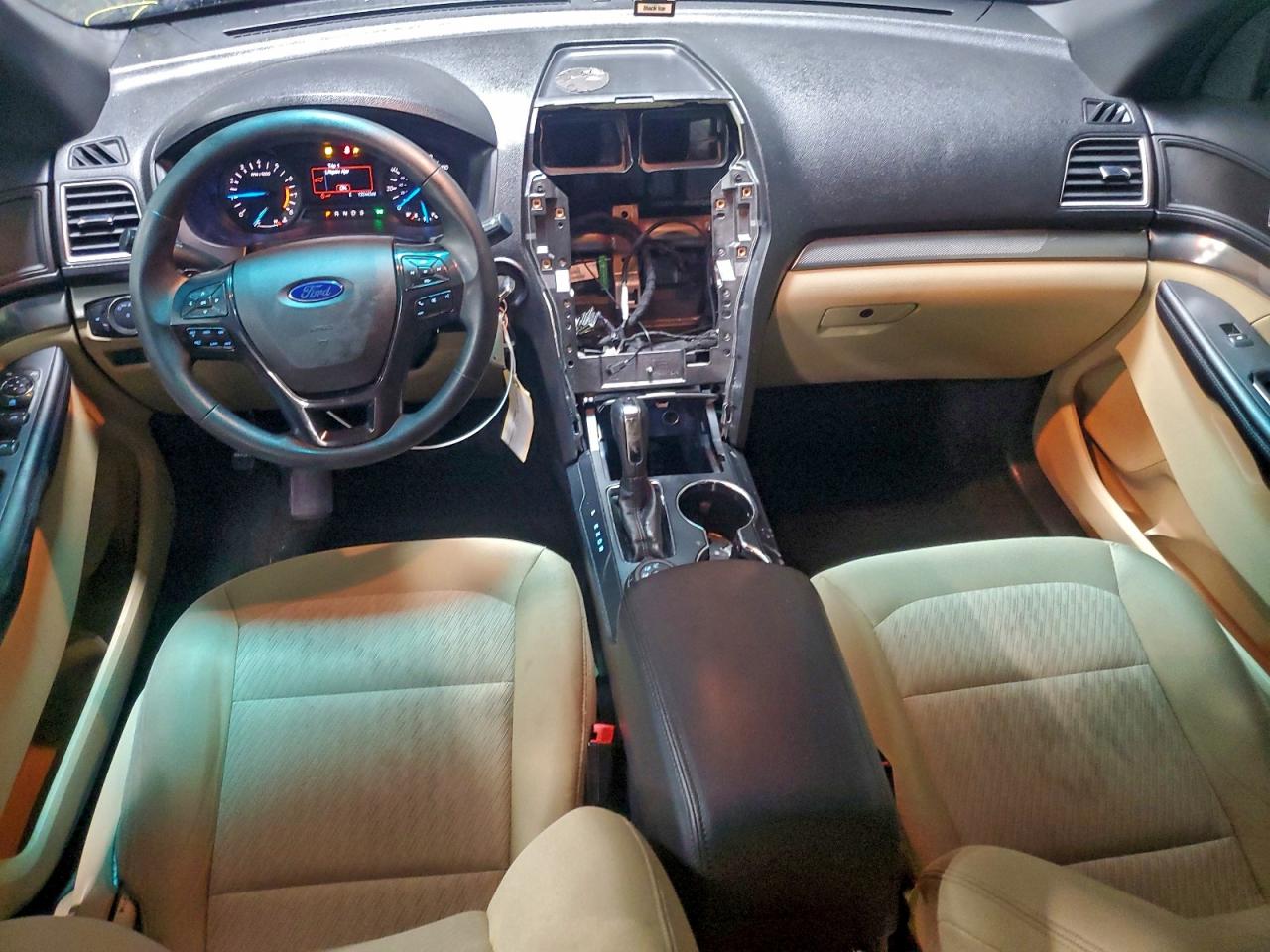 Ford Explorer Image 6