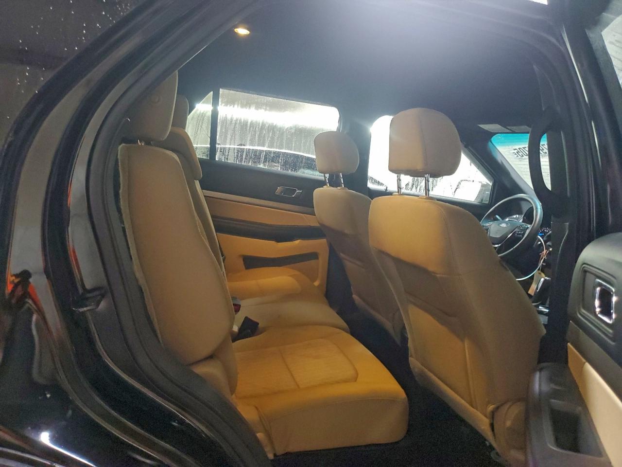 Ford Explorer Image 10