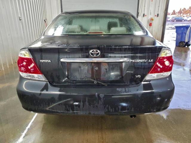 Toyota Camry Le Image 3