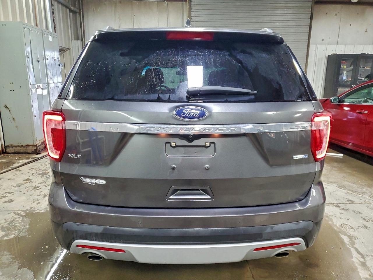 Ford Explorer Xlt Image 2
