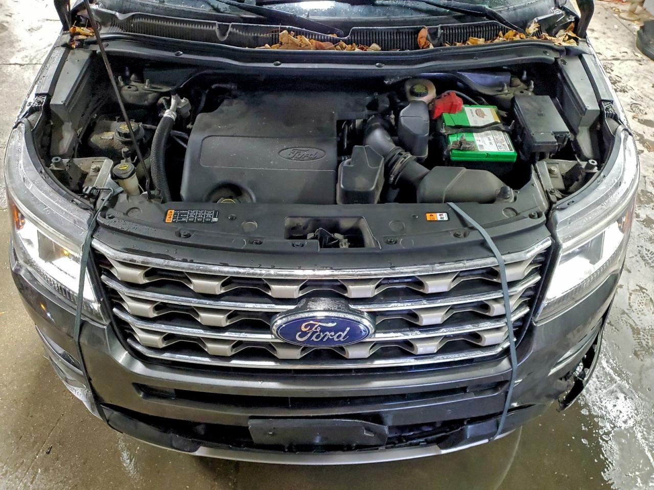 Ford Explorer Xlt Image 4