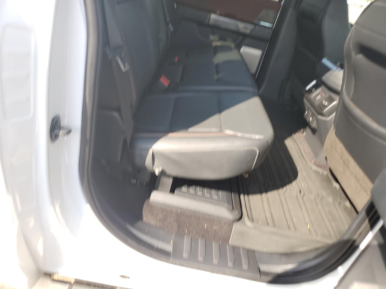 Ford F-150 Supercrew Image 6