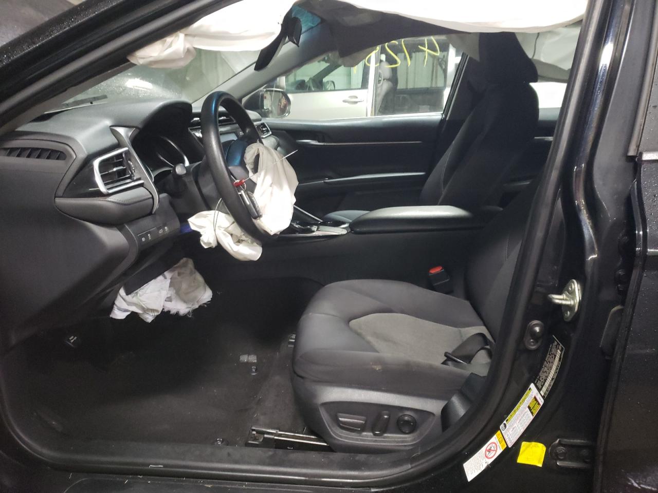 Toyota Camry L Image 3