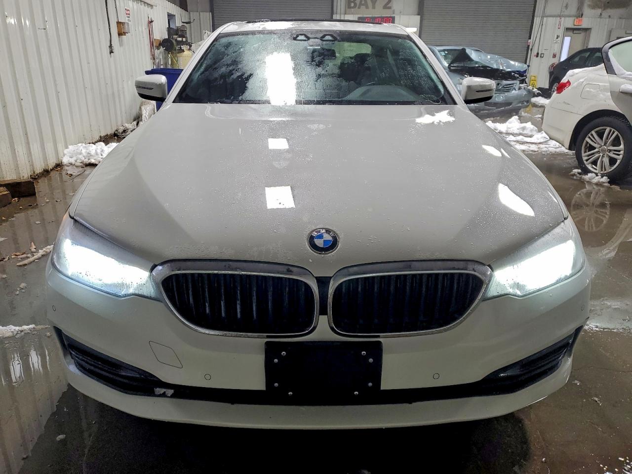 BMW 5 Series I Image 2