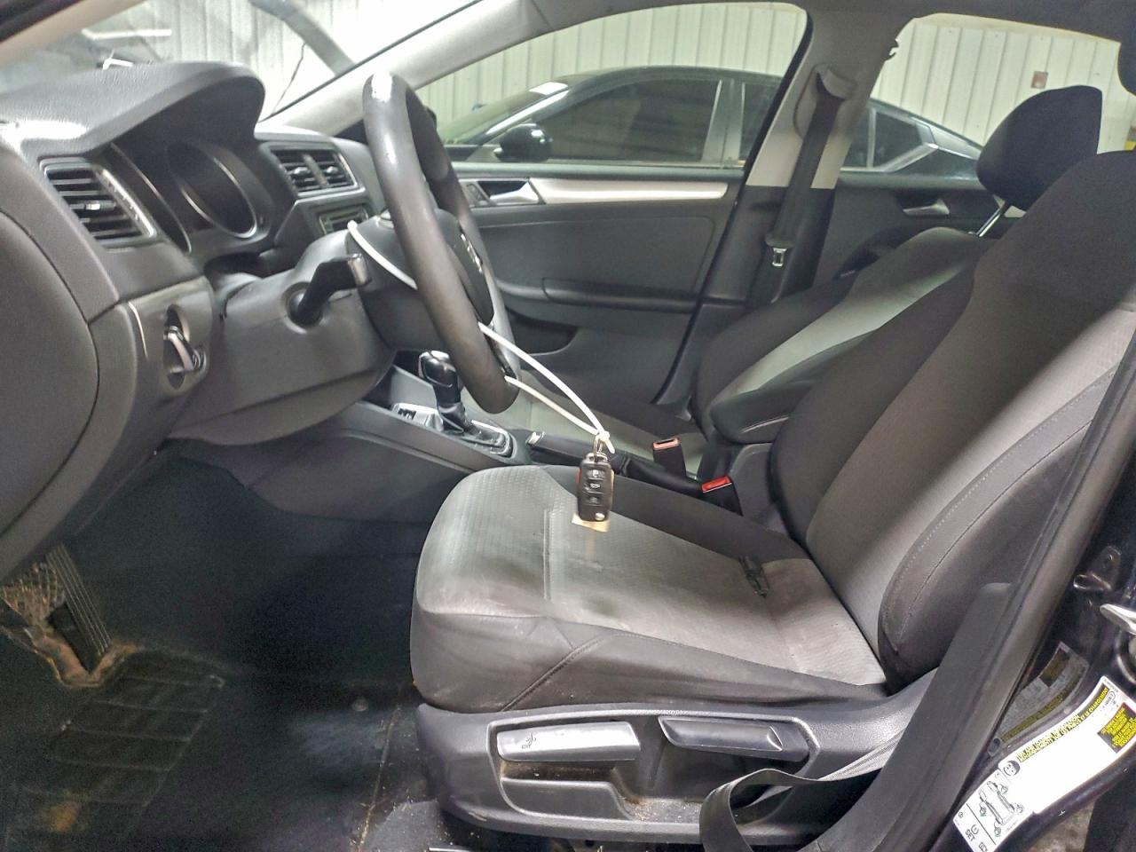 Volkswagen Jetta S Image 9