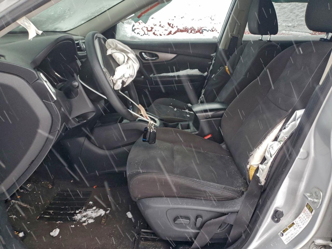 Nissan Rogue S Image 2