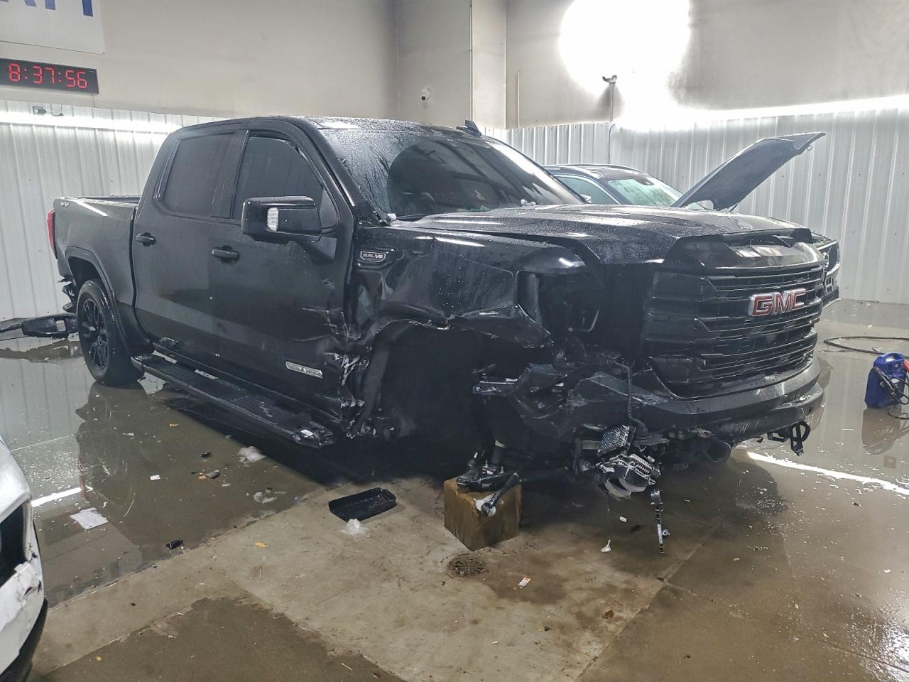 GMC Sierra K1500 Elevation Image 3