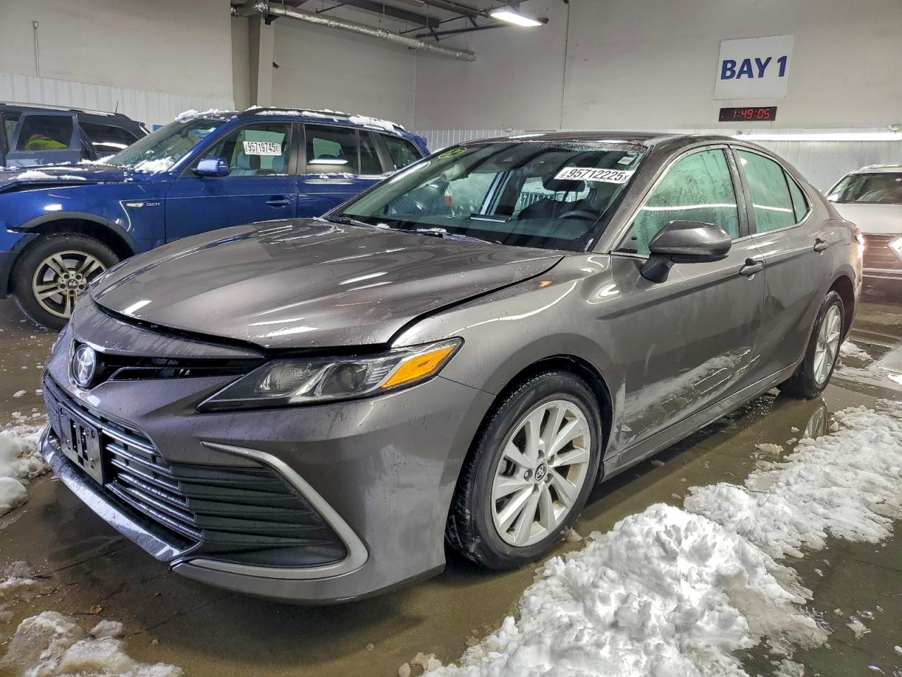 Toyota Camry Le Image 1