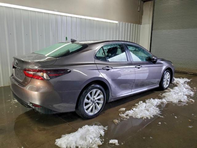 Toyota Camry Le Image 9