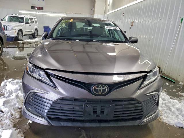 Toyota Camry Le Image 6