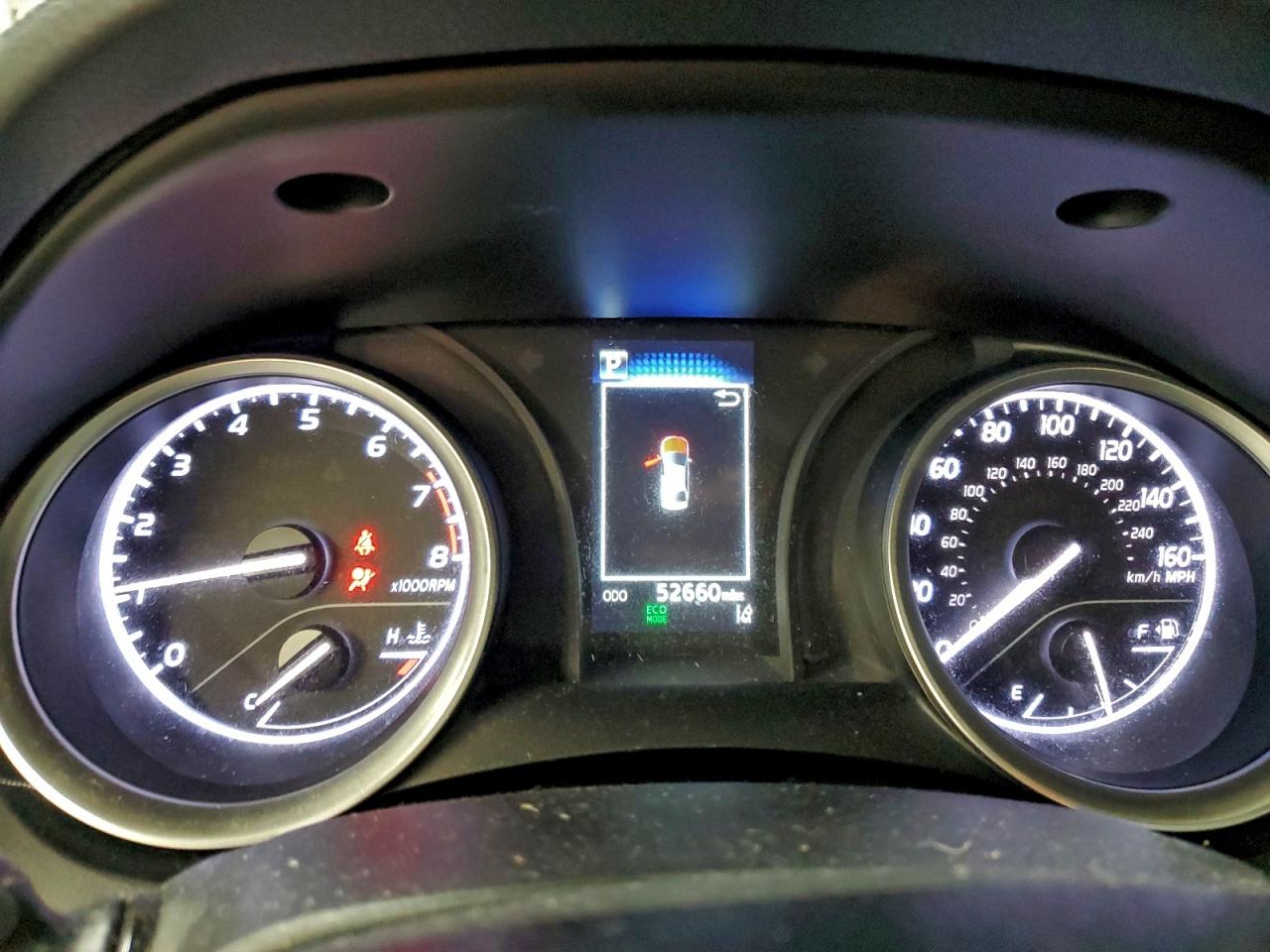 Toyota Camry Le Image 8