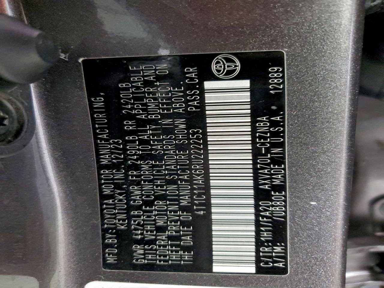 Toyota Camry Le Image 11