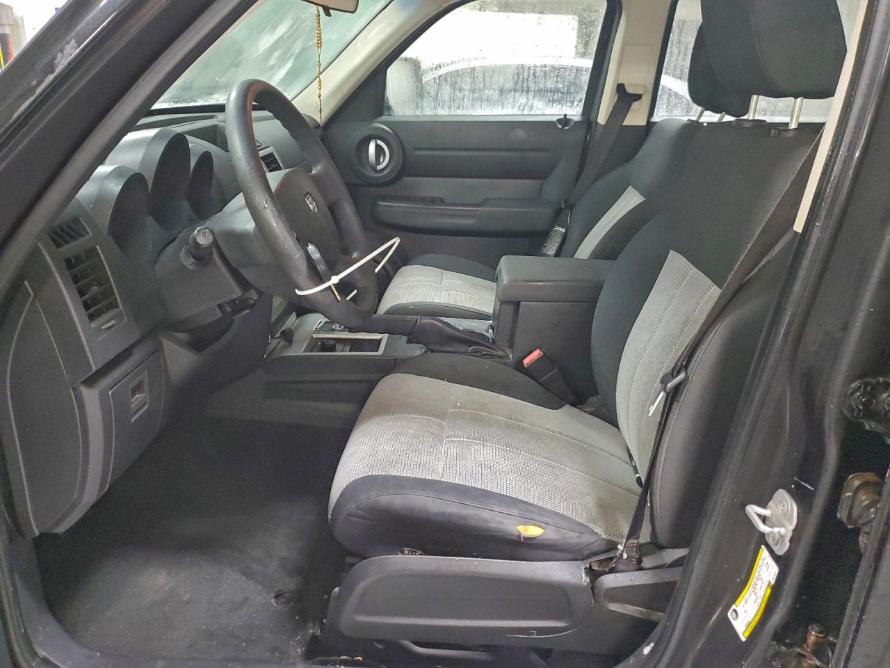 Dodge Nitro Sxt Image 6