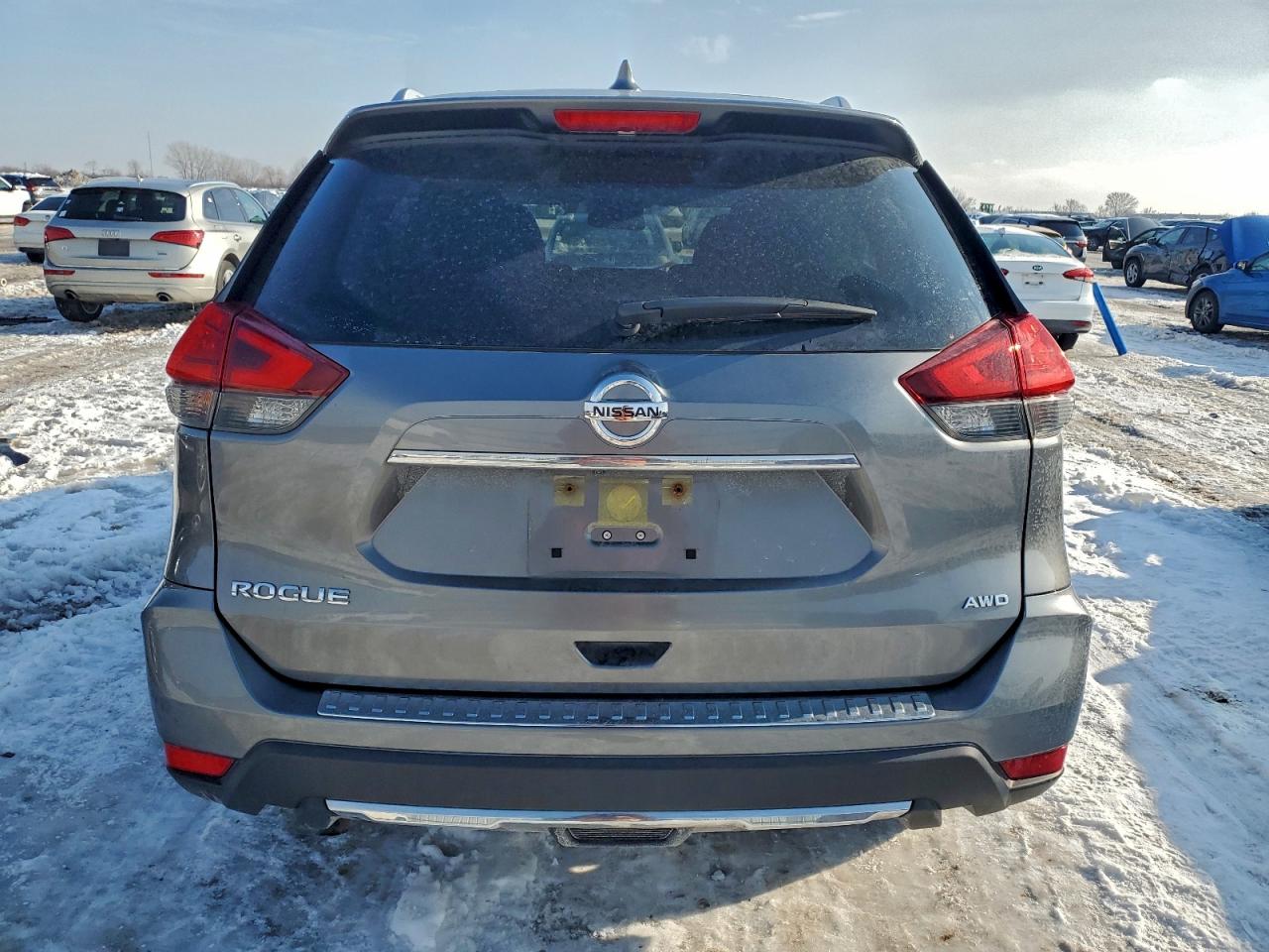 Nissan Rogue S Image 4